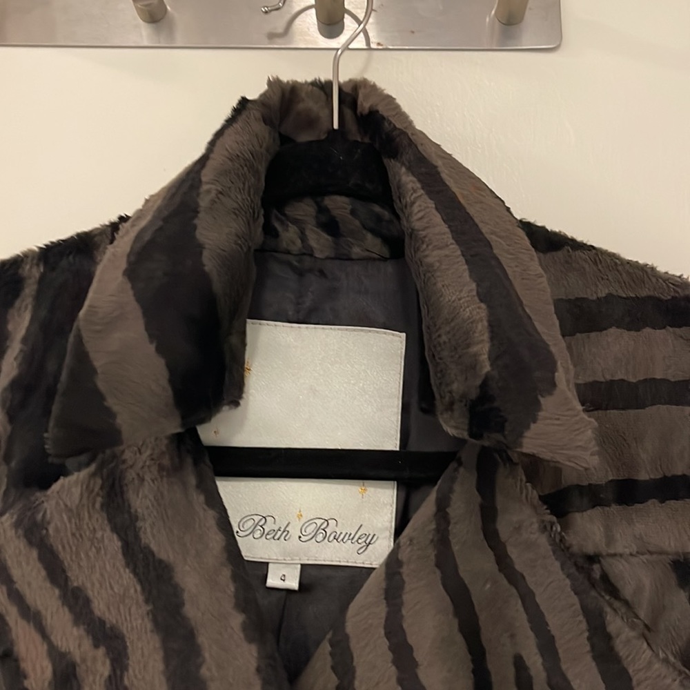 Coat - Picture 3 of 8